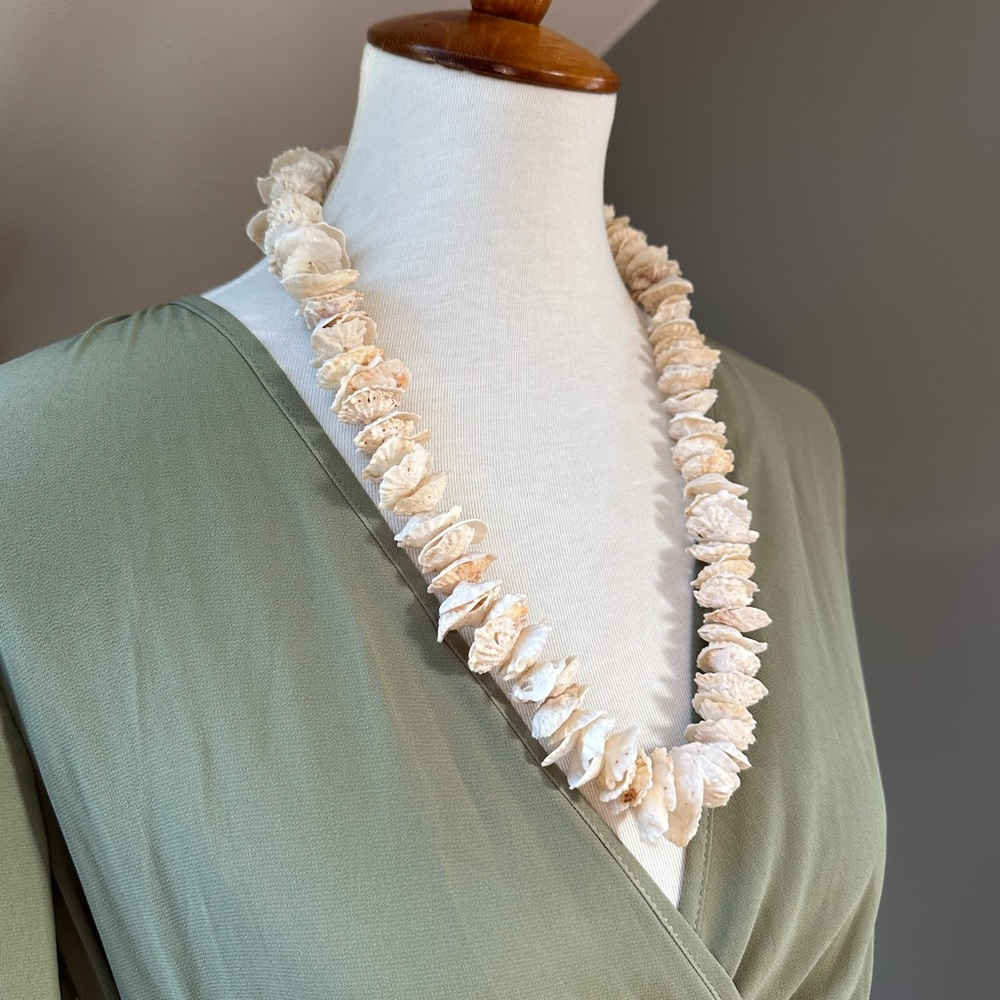 Ocean Surf Limpet Shell Lei